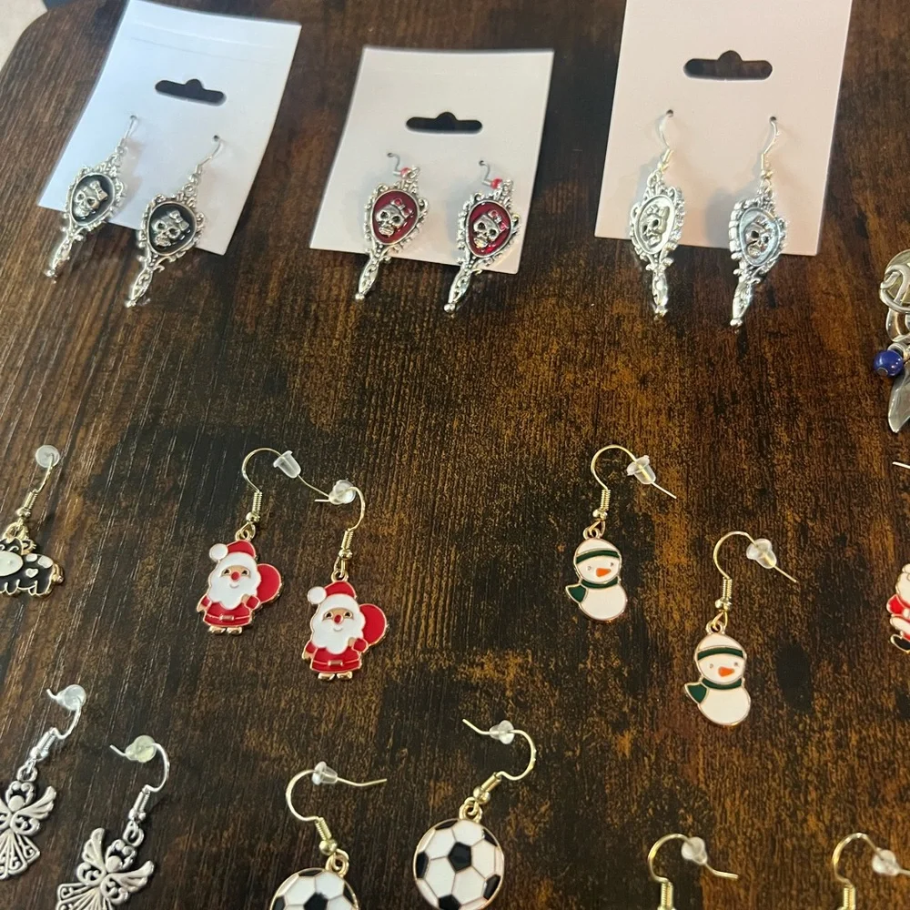 Assorted Earrings Collection - Picture 6 of 6